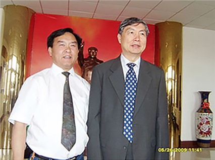 中國(guó)工程院院士、華中科大校長(zhǎng)李培根先生視察公司，并與公司簽訂科研合作項(xiàng)目
