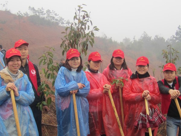 愛(ài)護(hù)大自然植樹(shù)活動(dòng)